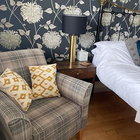 King Size Bed & En Suite Rolled Top Bath Private Lane Harrogate Exterior foto